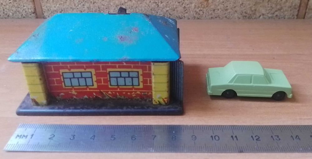 игрушка ссср гараж лмз