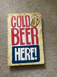Sinal de madeira “Cold Beer Here”