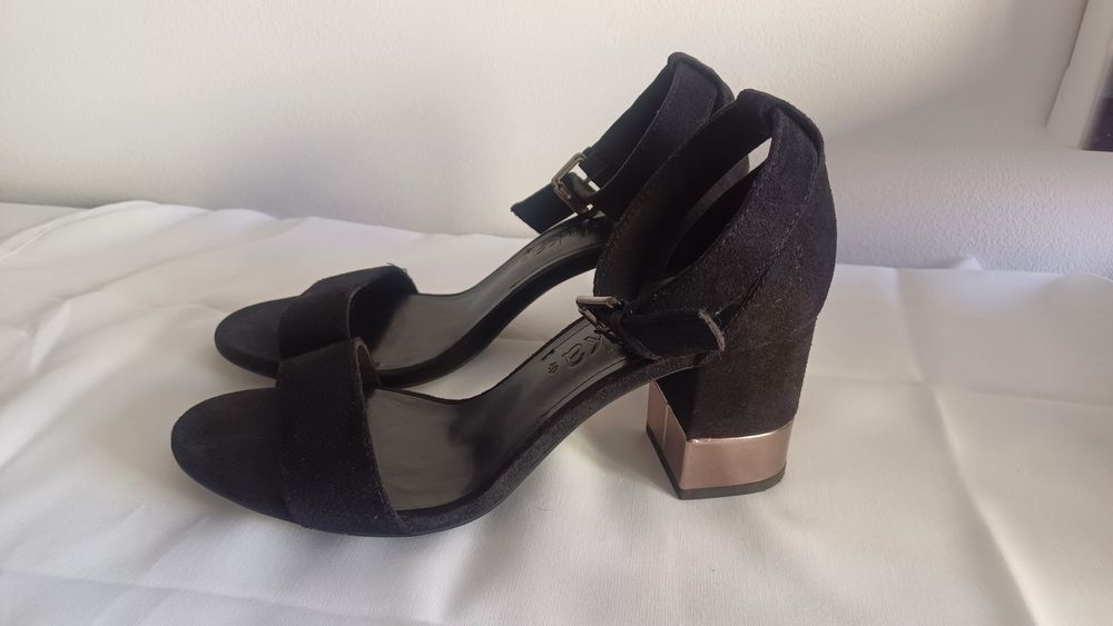 Sandálias da bershka- 40