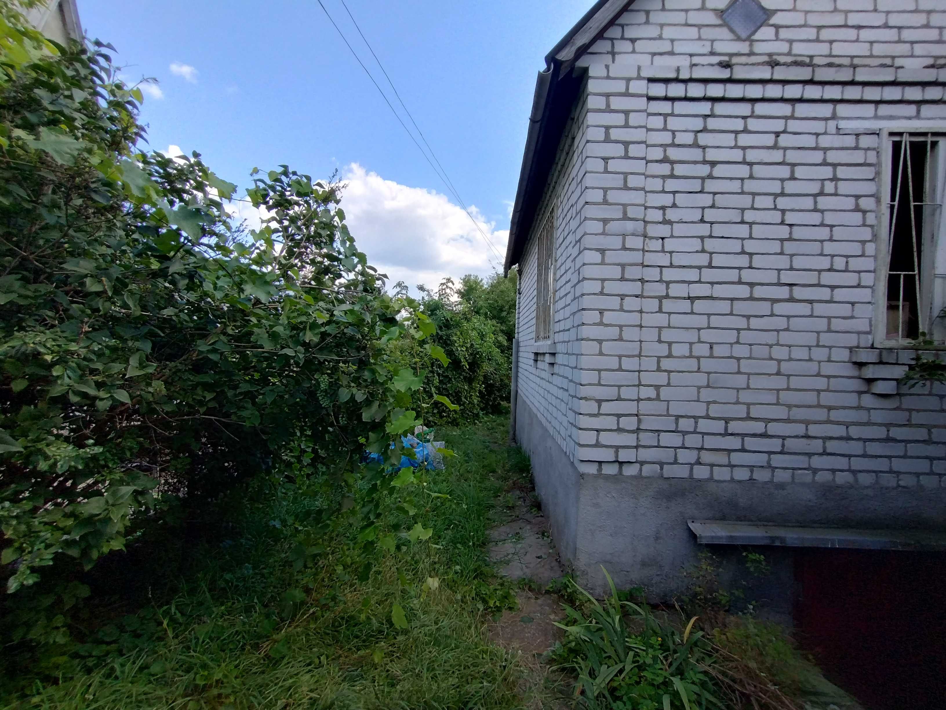 Продається дачний будинок
