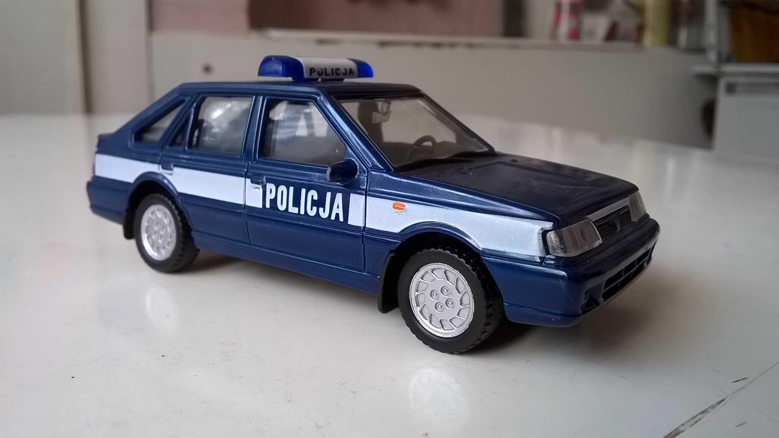 POLONEZ Caro Plus - konwersja POLICJA; skala 1:64; model metal-plastik