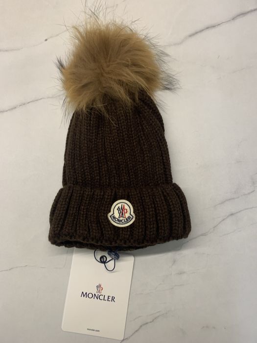 Nowa czapka z metkami