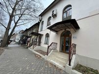 Центр біля Соборної 100 кв.м. фасад 1 поверх ціна 25000 грн/міс