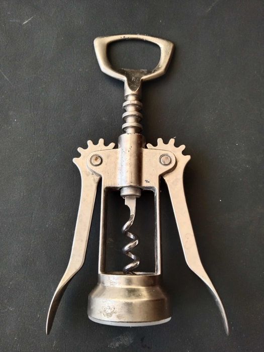 Korkociąg do otwierania wina,