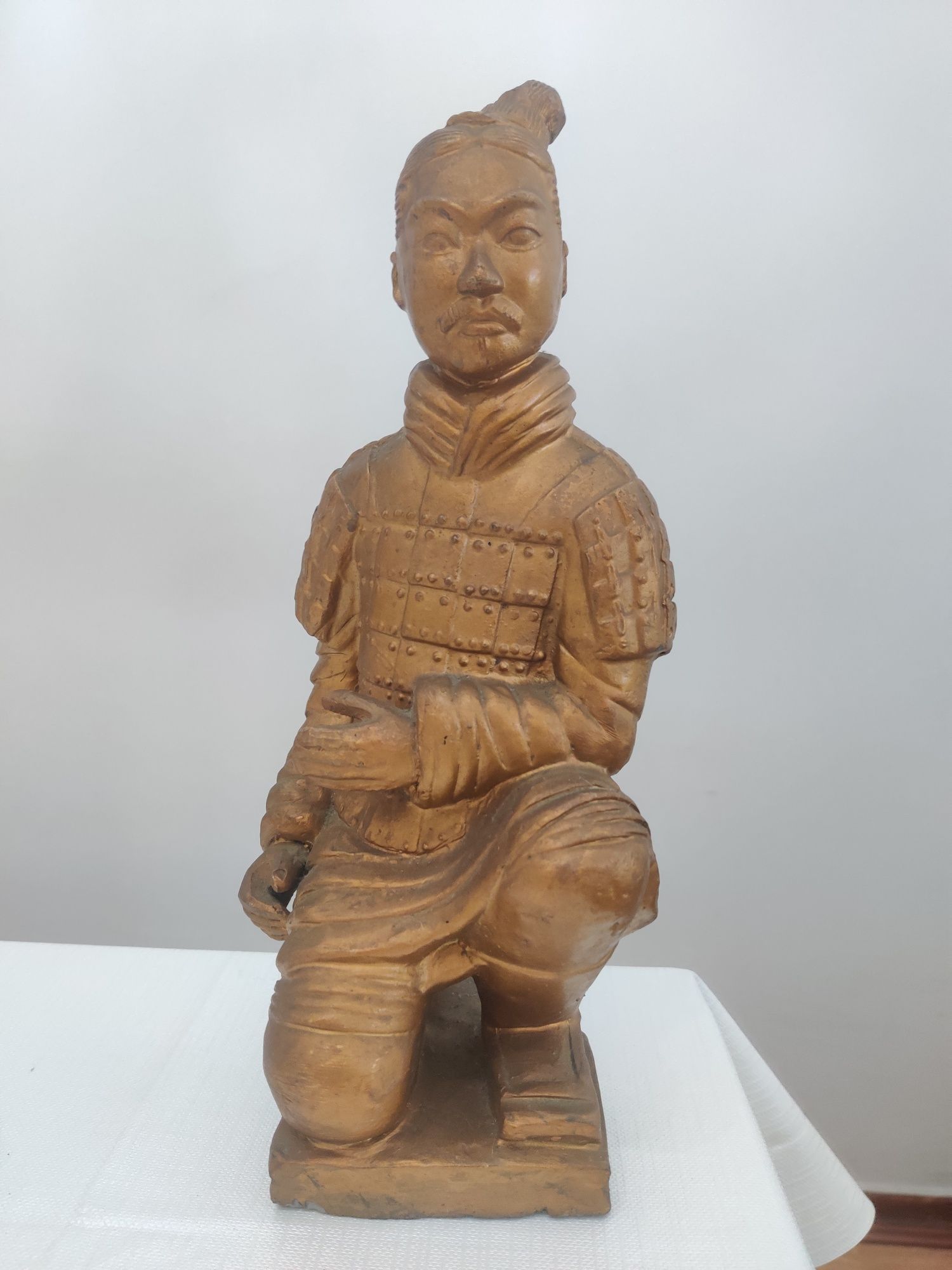 Guerreiro Chinês de Terracota. 
Altura:29cm