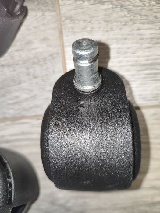 Колеса, ролики до офісного крісла.