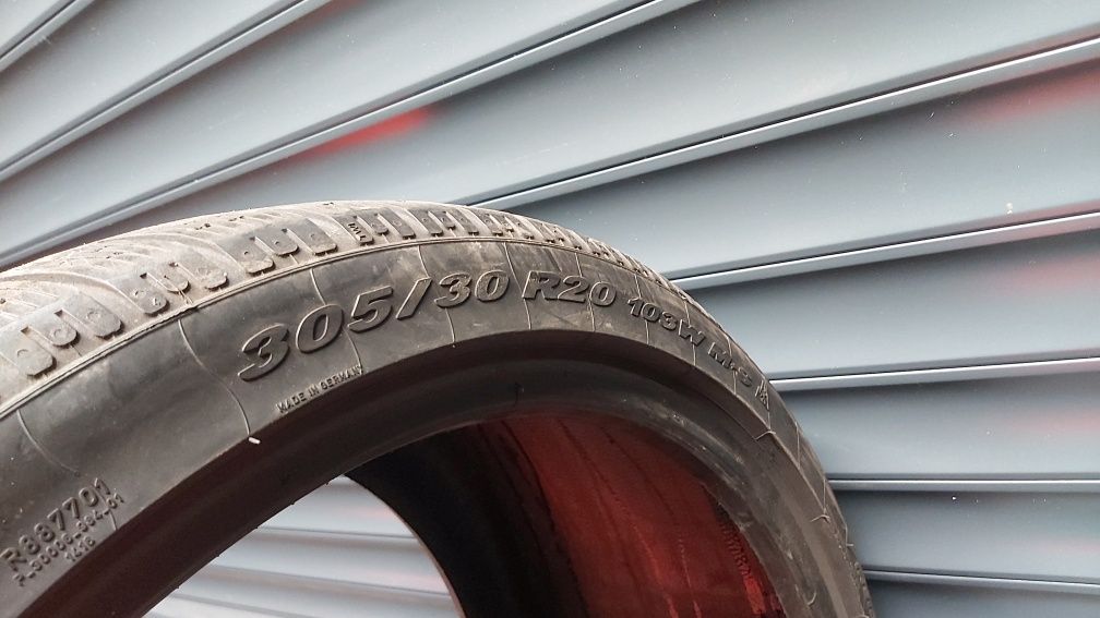 Opony zimowe Pirelli Sottozero  305/30 R20