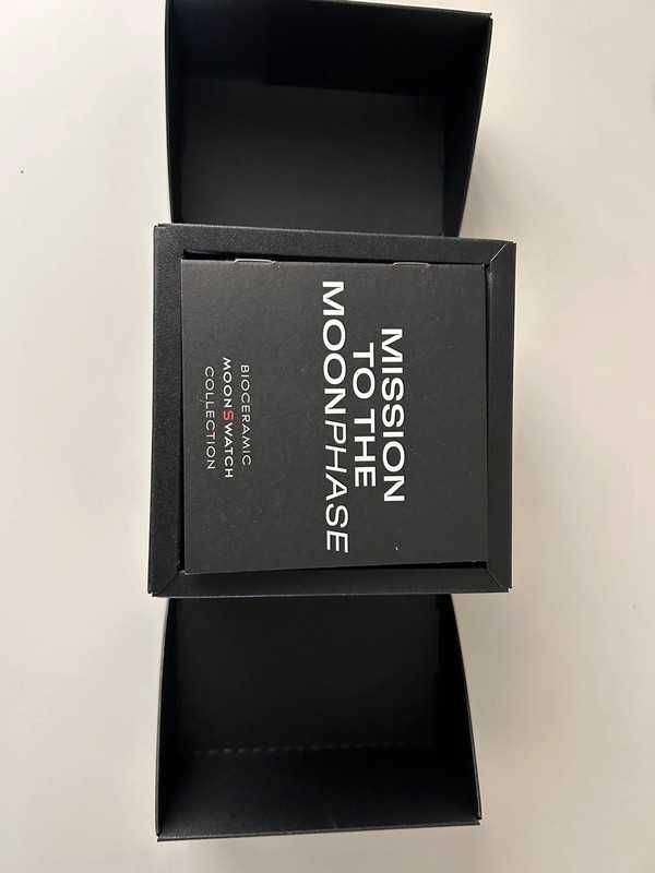 Księżycowy Snoopy Omega x Swatch SO33B700