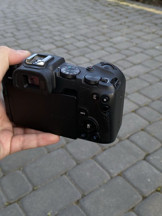 Продам Canon EOS RP
