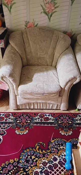 Продам майже новий шкаф