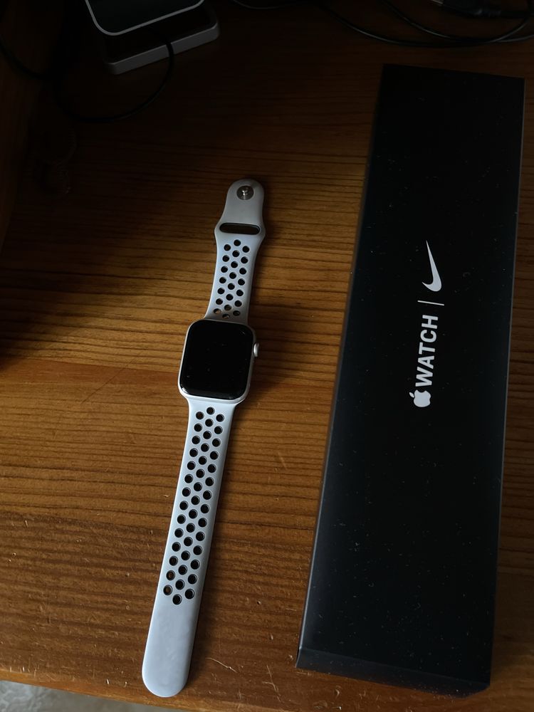 Apple watch SE nike