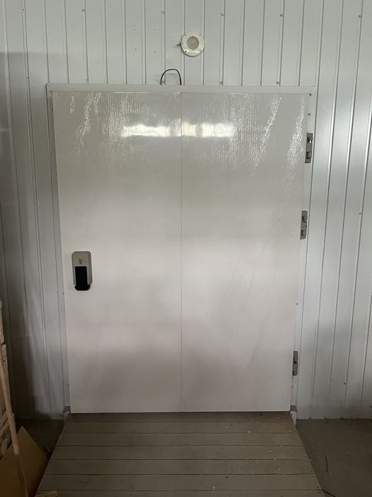 Продам двері для морозильної камери