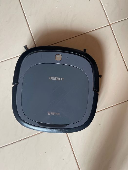 Робот пилосос Deebot