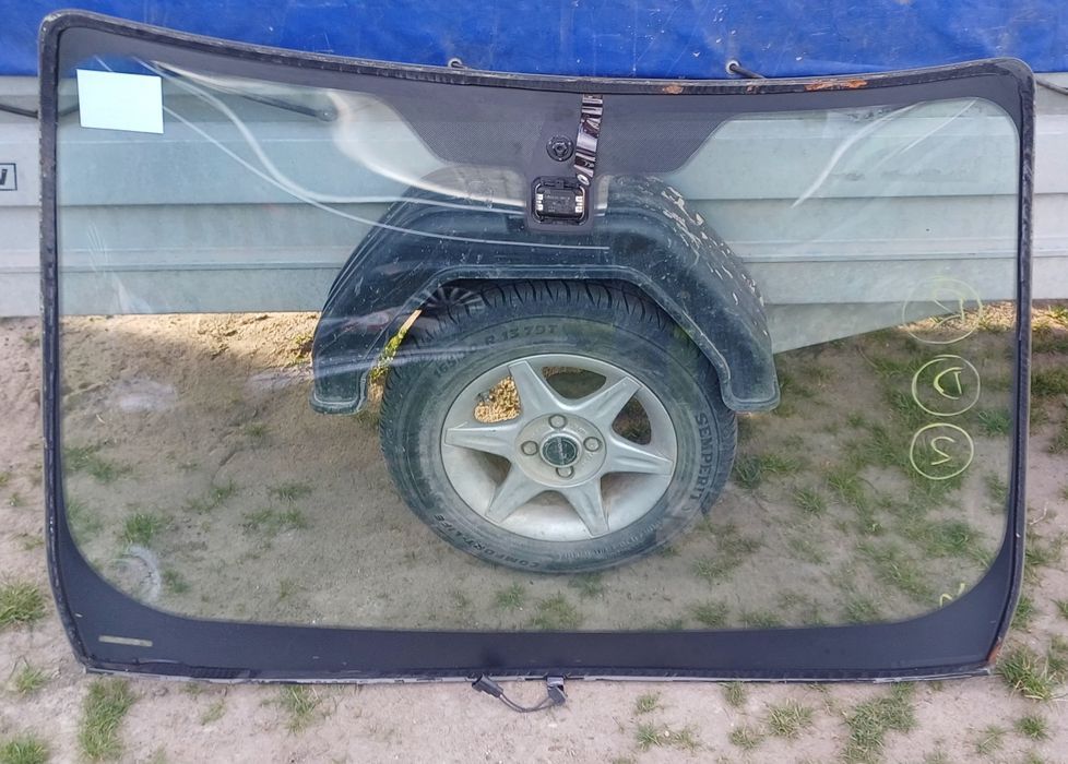 Szyba przednia, czołowa Ford Kuga Mk 1.