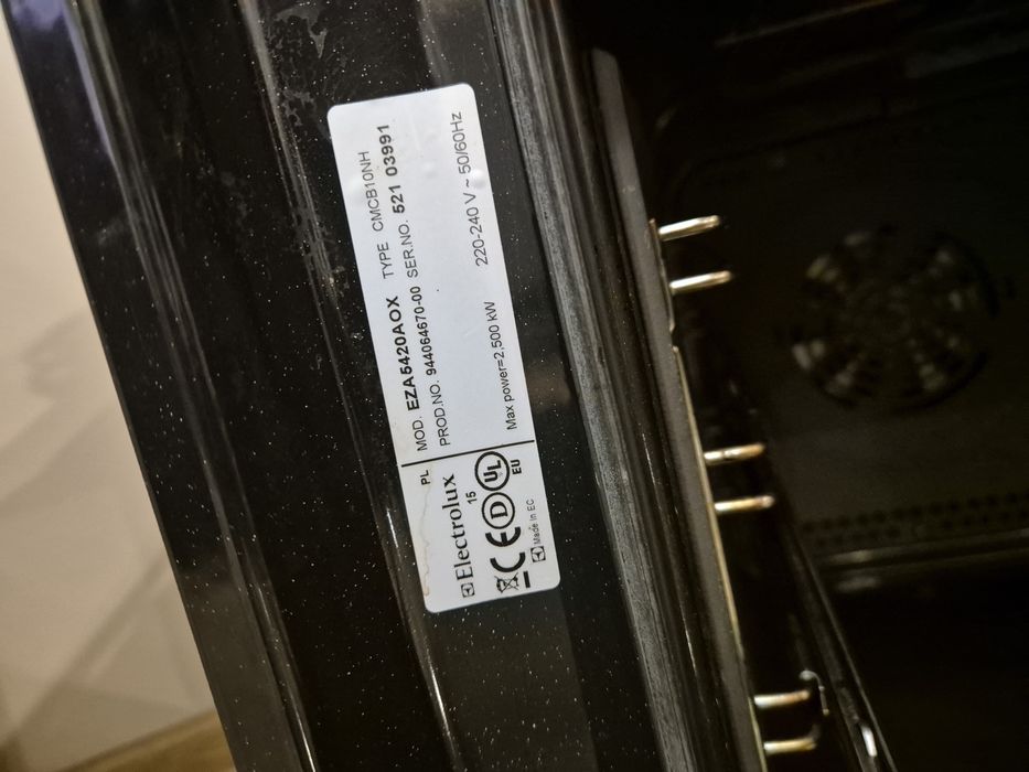 Piekarnik Electrolux, model EZA5420AOX.
Jest to wielofunkcyjny piekarn