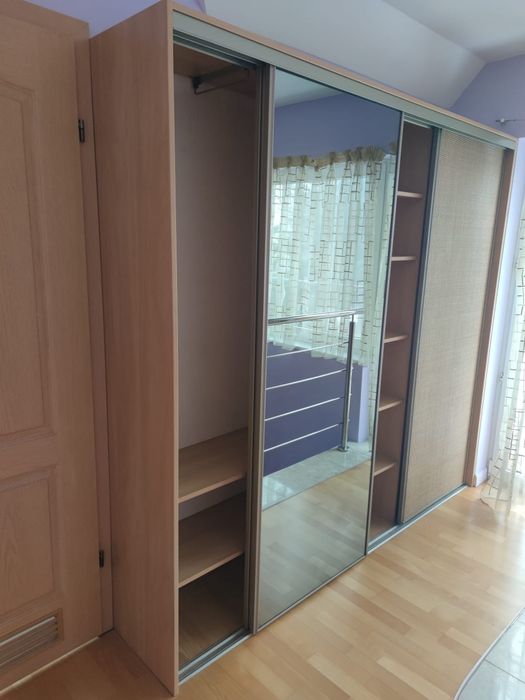 Rezerwacja Szafa ubraniowa drzwi przesuwne używana do demontażu