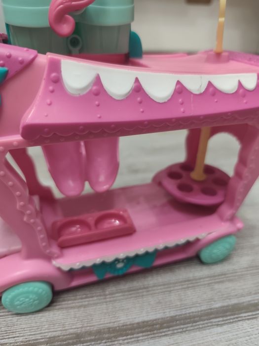 Samochód i drapak plac zabaw Pet Shop LPS