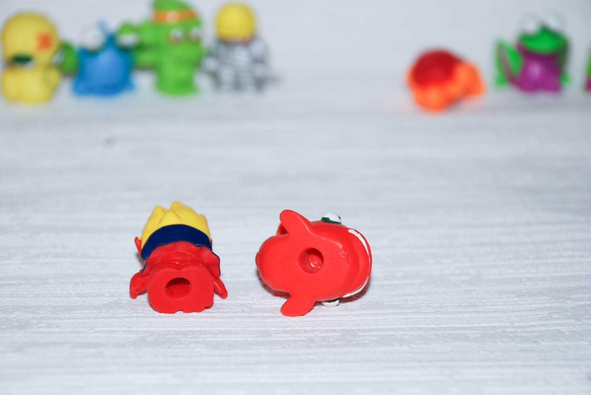 Лот 16 шт  игрушек игрушки фигурки силиконовые  Super Zings из Европы.