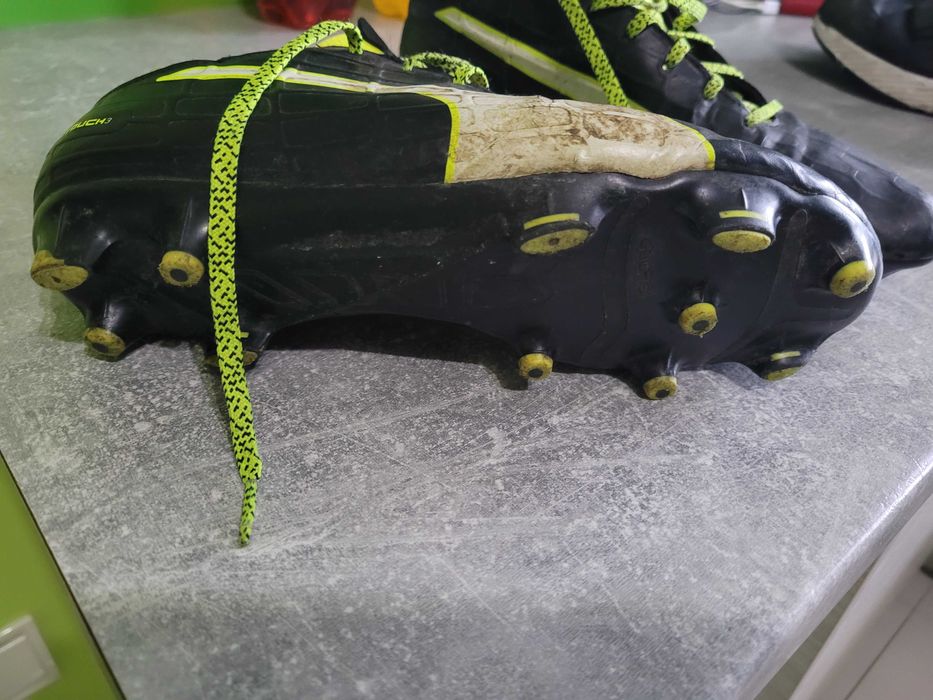 Buty sportowe typu kroki