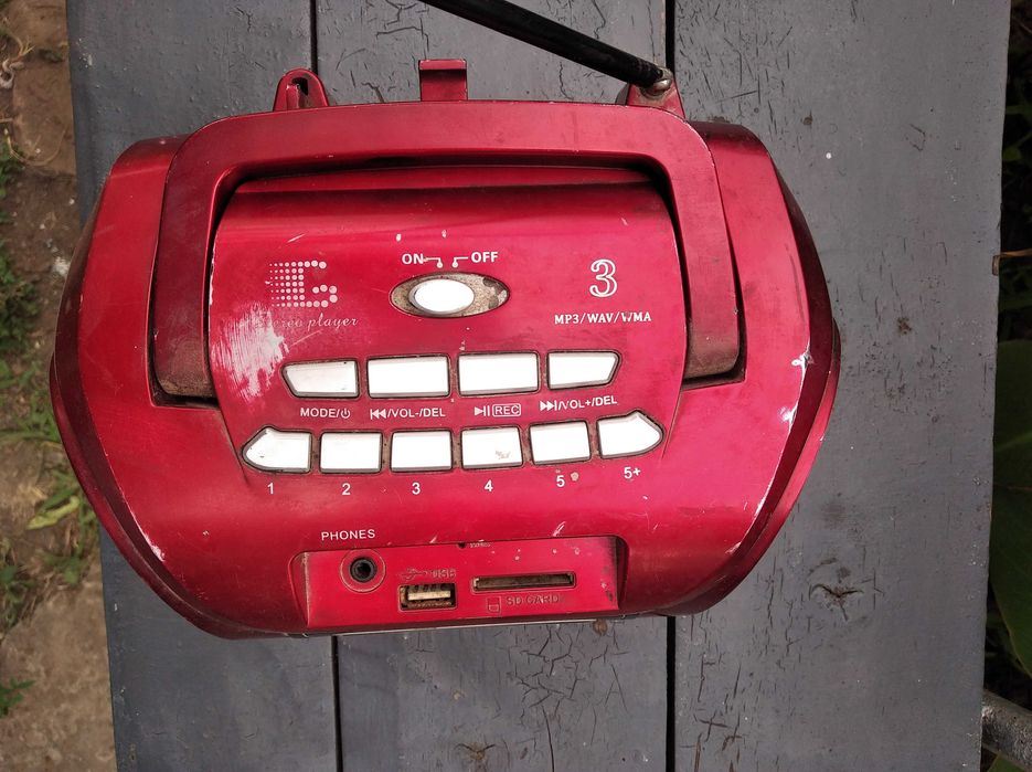 Продам бумбокс радиоприемник GOLON RX-662Q под ремонт