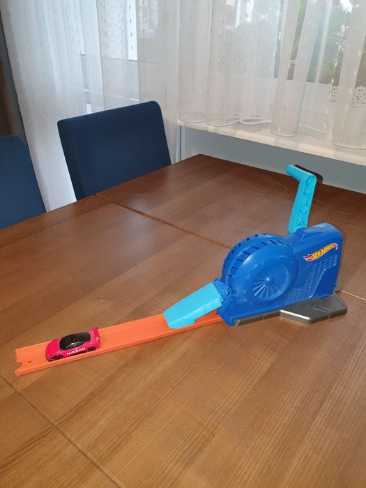 Hot wheels laweta i wyrzutnia