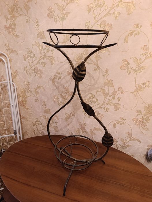 Підставка для квітів, кована