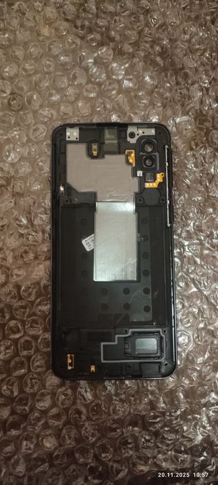 Samsung Galaxy A40 и Xiaomi Redmi Not 8