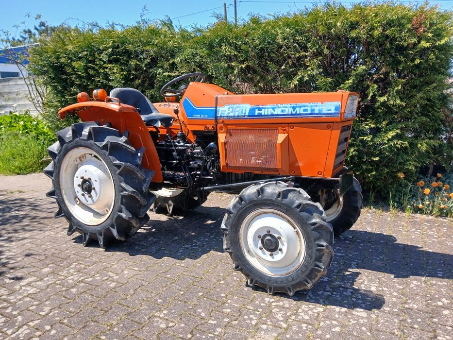 Tractor Hinomoto 4x4 poucas horas p/trabalhar