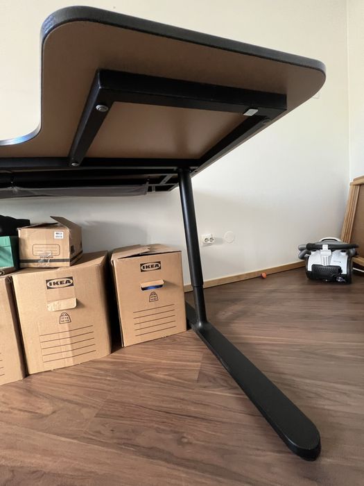 Secretária e cadeira