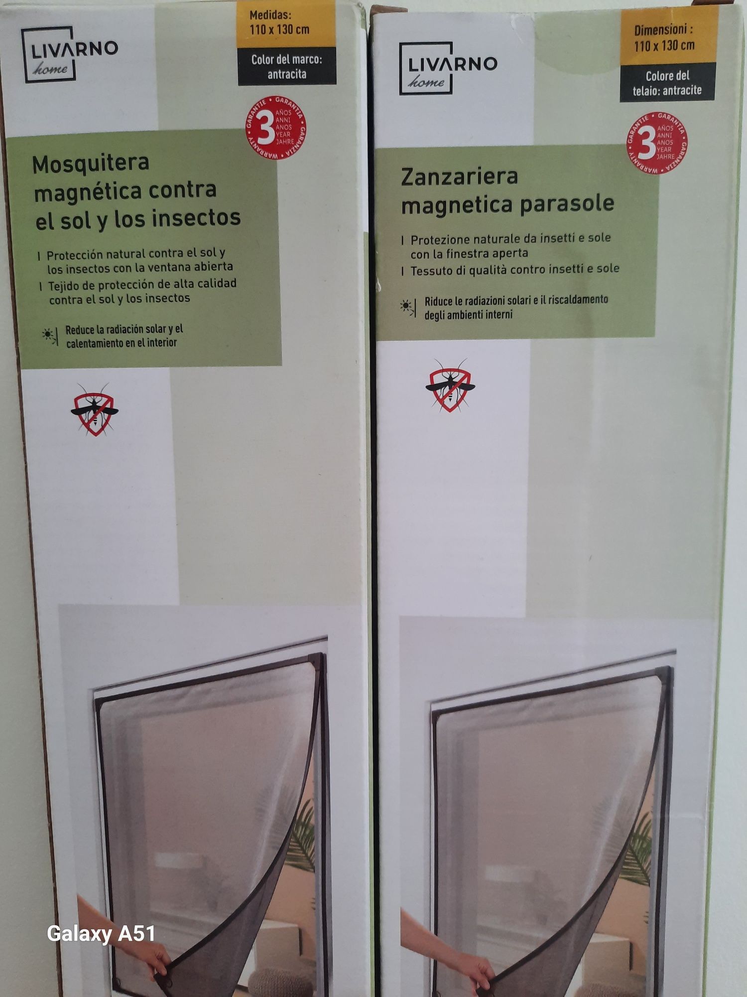 Duas cortinas mosquiteiras de janela NOVAS