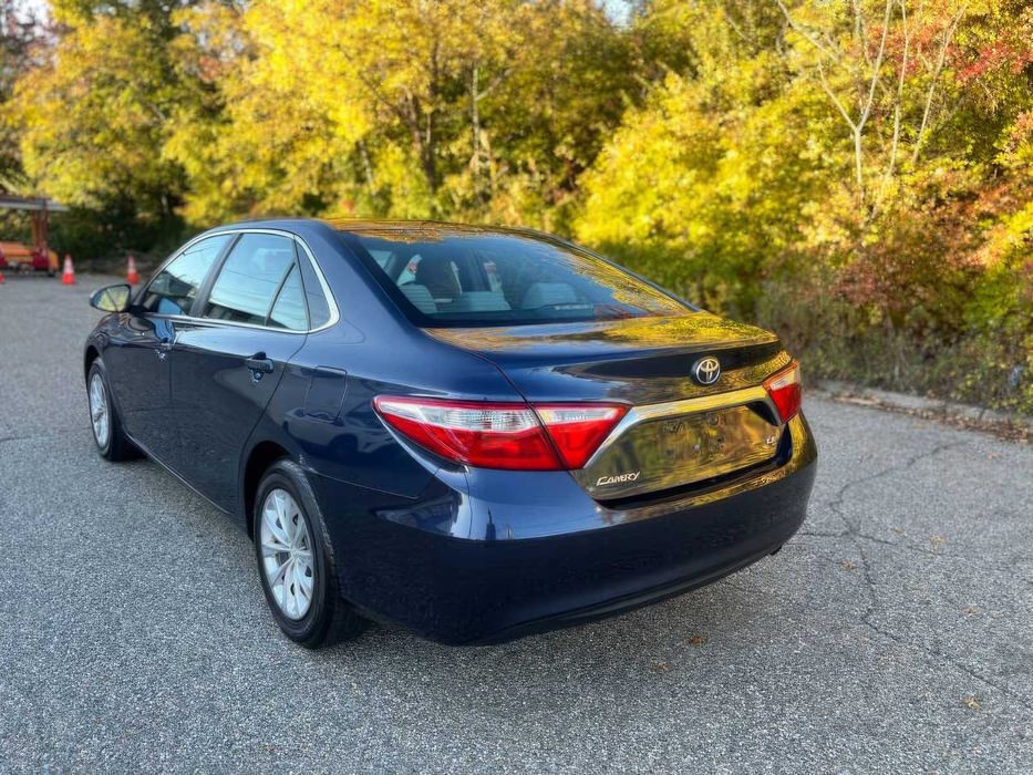 Toyota Camry LE      2015