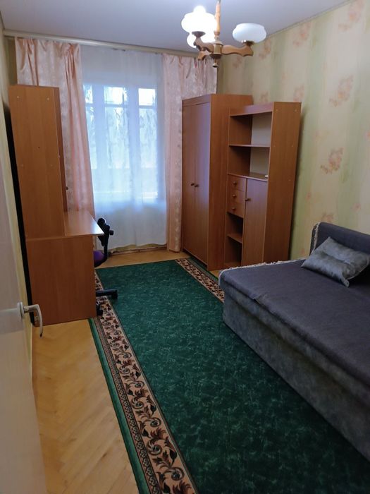 Здається кімната у 4 кімнатній квартирі