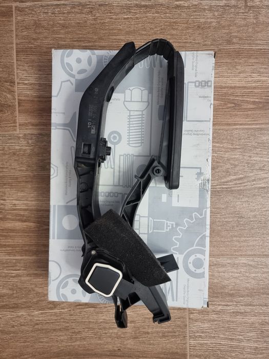 Pedal Mercedes A.211.300.04.04
W209 W211