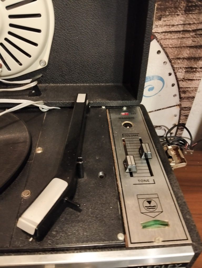 Gramofon walizkowy Medley