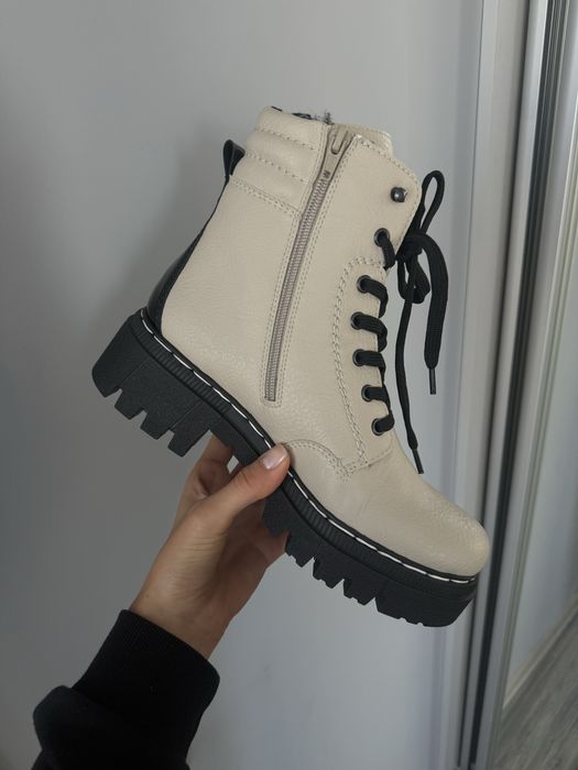 бежеві зимові черевики Rieker