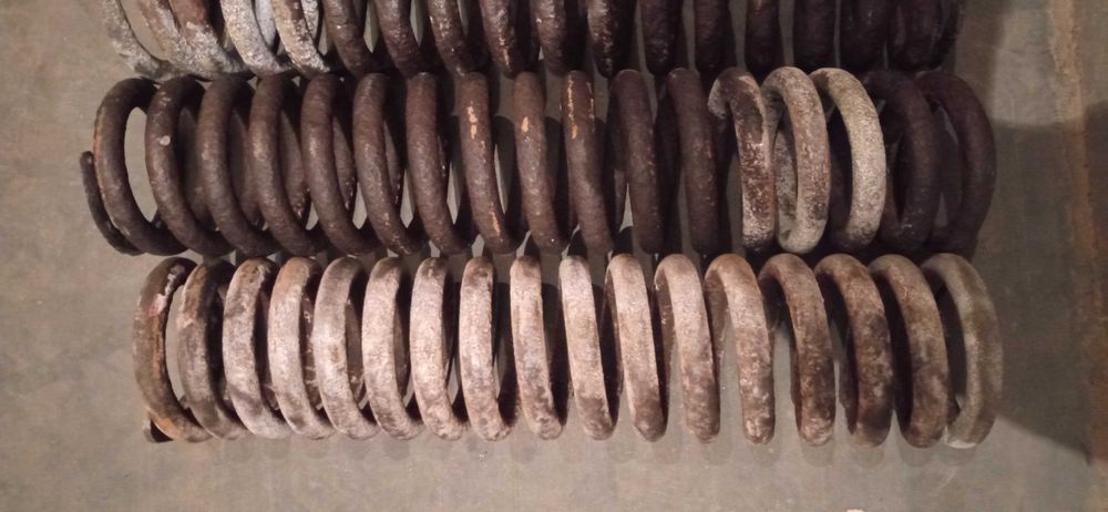 Пружини масивні.