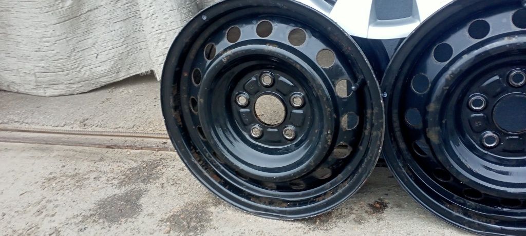 Диски , ковпаки , тойота R15 .