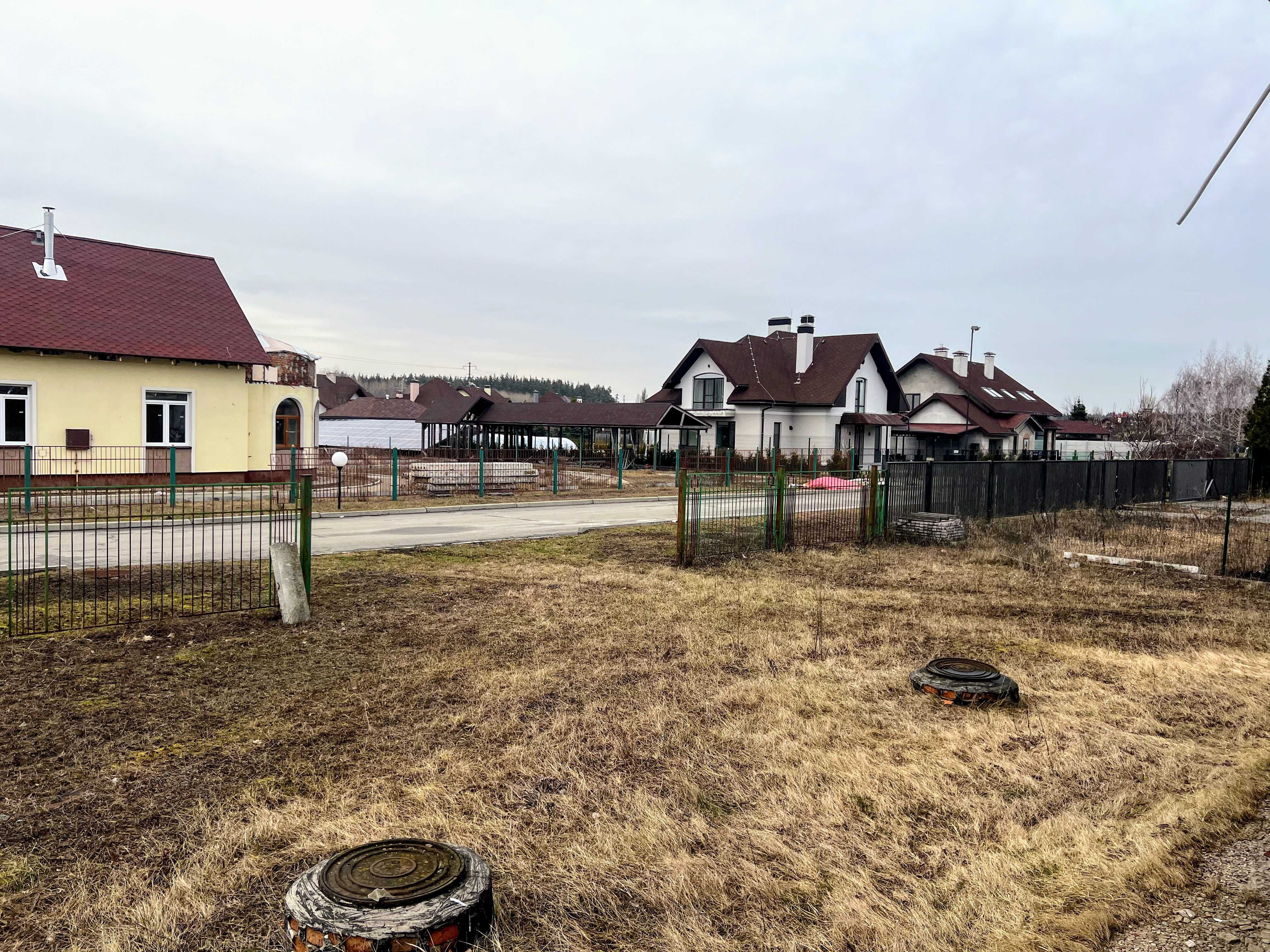 Продаж будинку 260м в закритому містечку / 15 хв від Києва, під ремонт