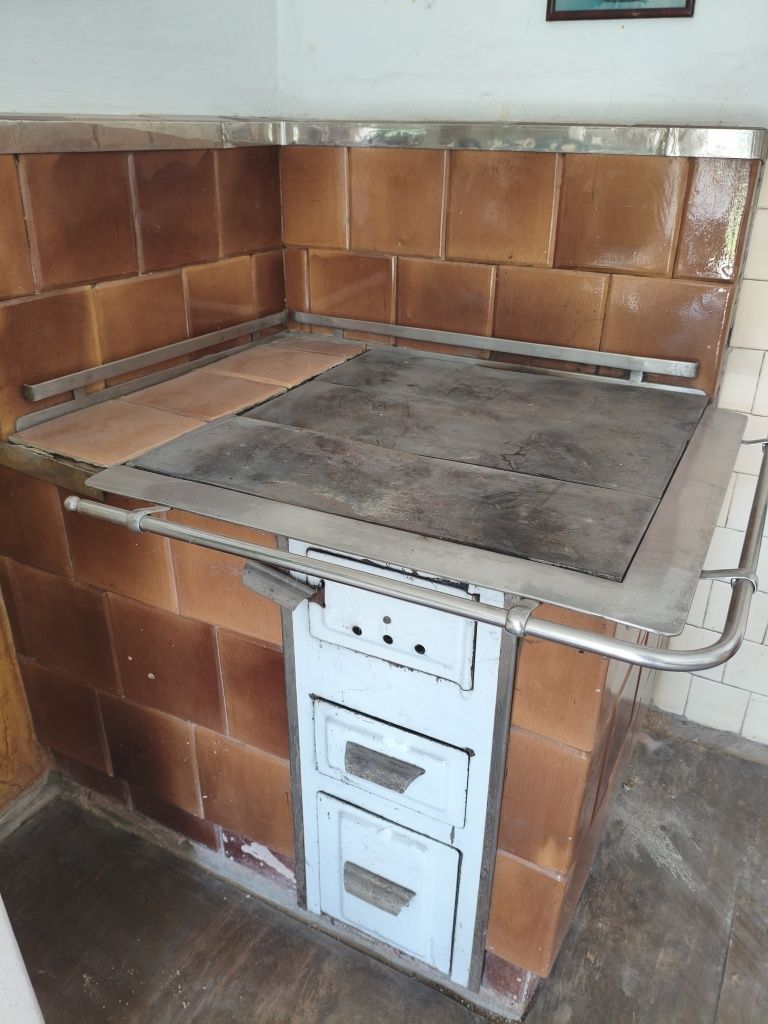 Piec kaflowy stary