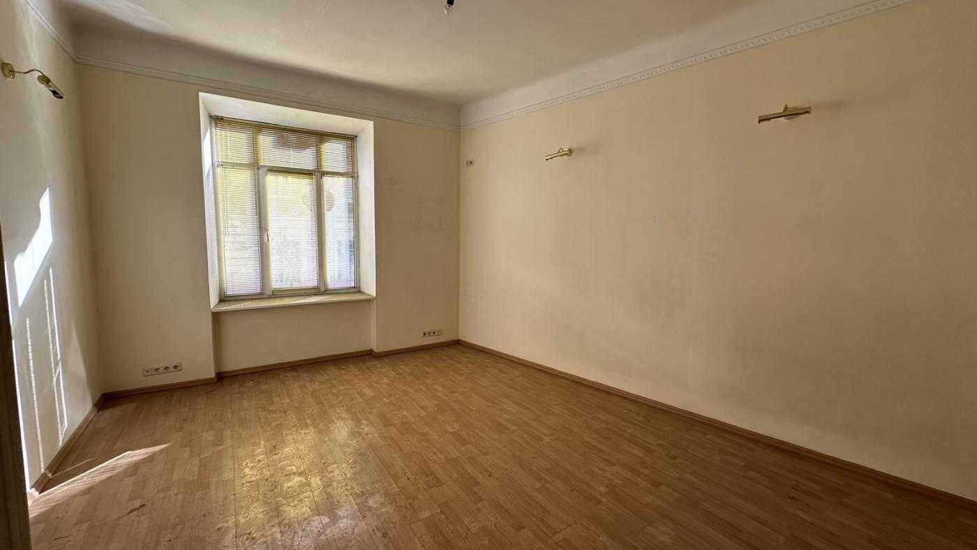 Продаж  квартири під комерційне приміщення вул. І. Франка, Львів