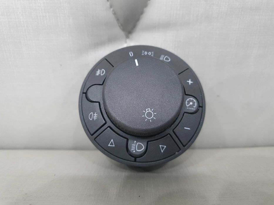 Przełacznik włacznik swiateł Opel Corsa D sprawny