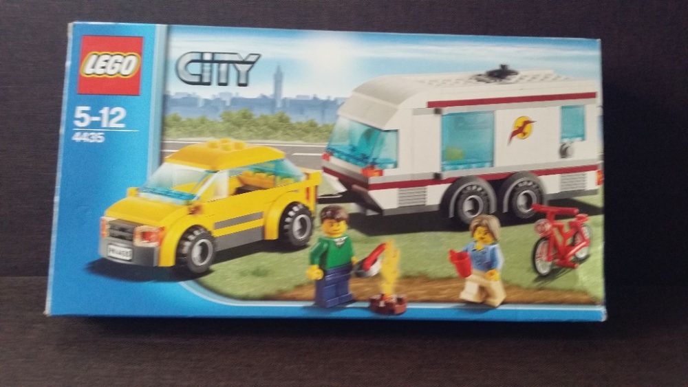 LEGO City 4435, samochód z przyczepą kempingową. Komplet z pudełkiem