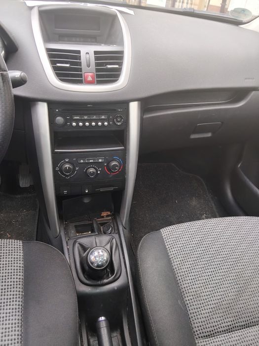 Ekonomiczny peugeot