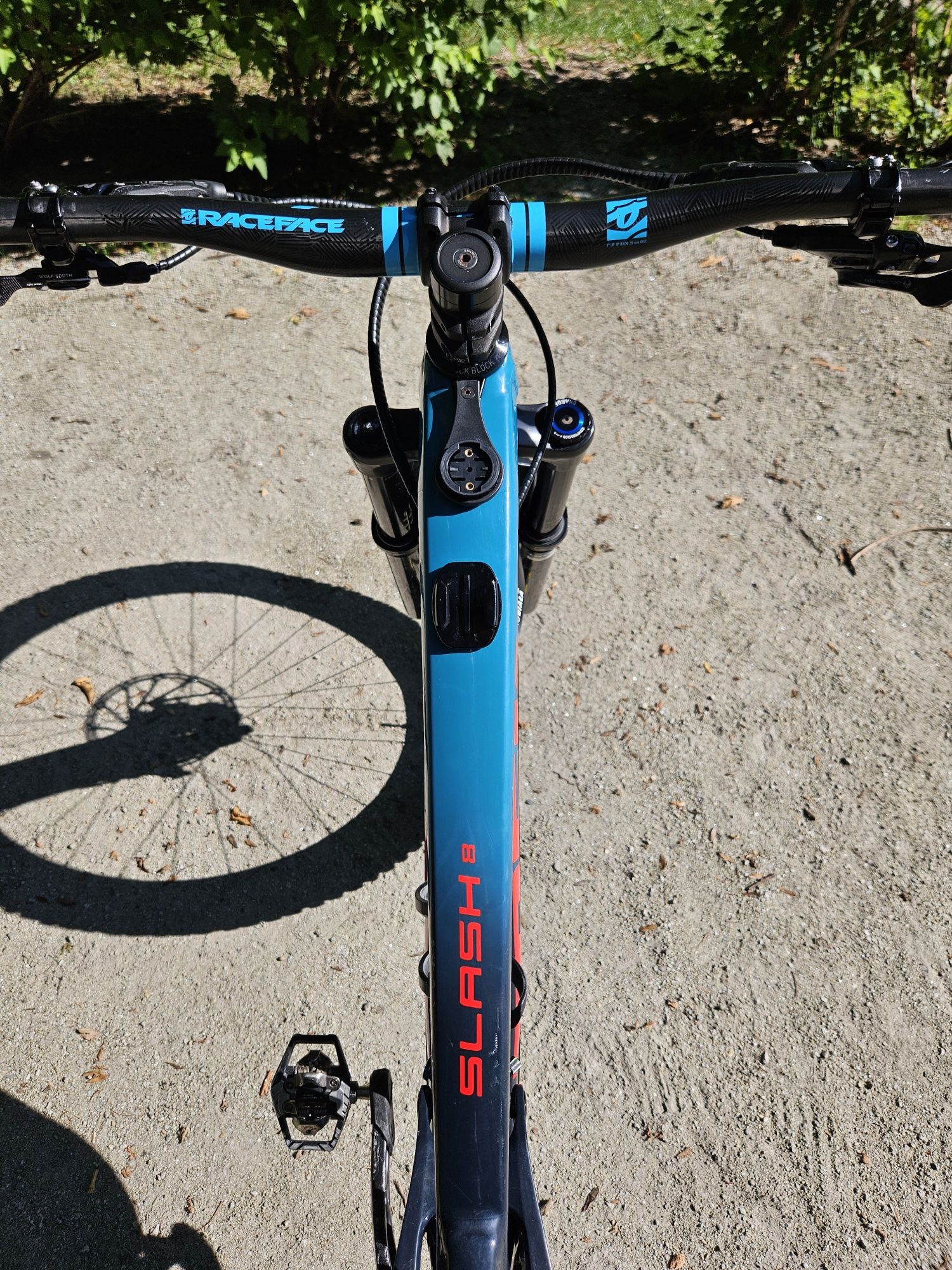 Trek Slash 8 M/L  (Karbon, race face, X01, Code RSC, maxxis)