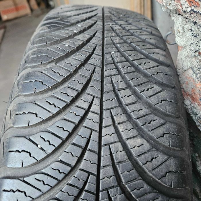 Koła wielosezonowe Yaris Corolla 4x100 165/70R14 81T GoodYear VECTOR4