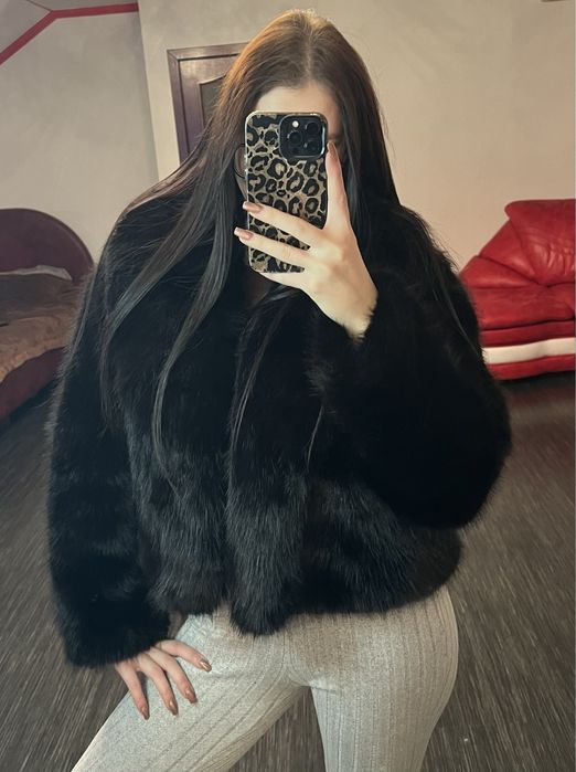 Еко-шубка чорного кольору в стилі ZARA