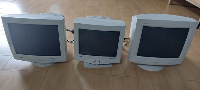 3 monitores crt em bom estado, para desocupar.