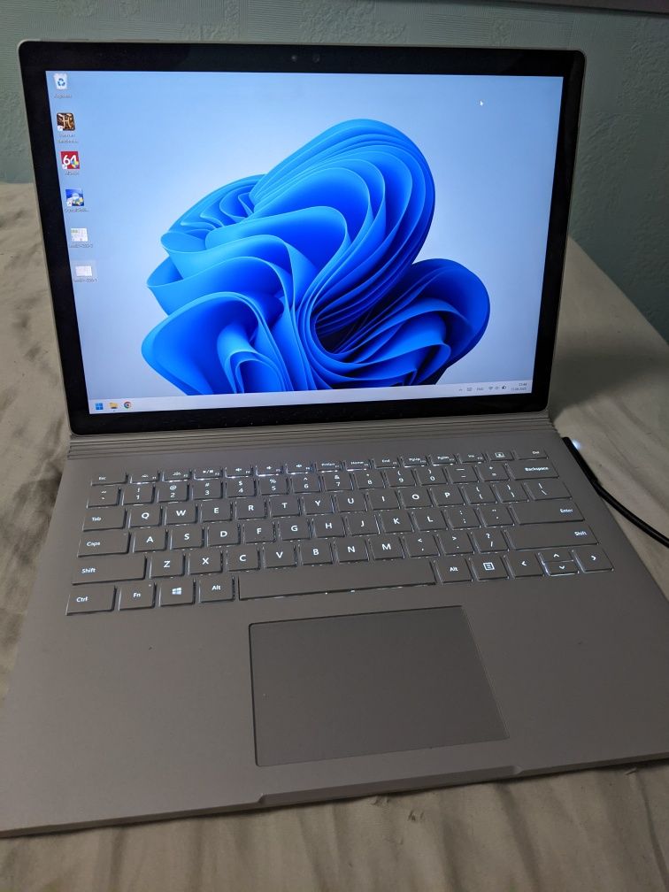 Microsoft Surface Book intel i5-6300, Nvidia, 8/256Gb Nvidia 1Gb
