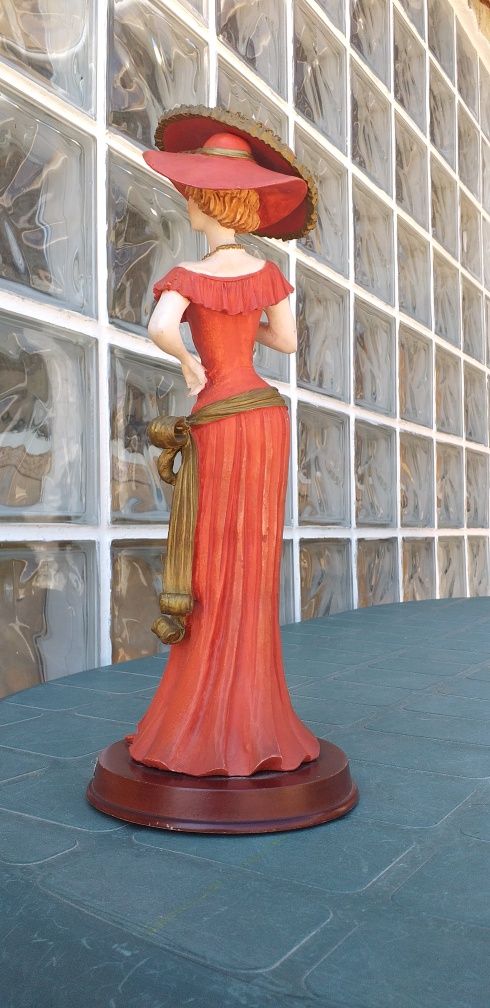 Estatueta em ótimo estado de conservação