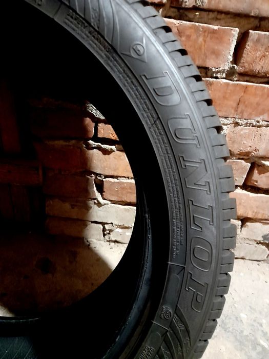 Opony zimowe Dunlop 225/50/17.